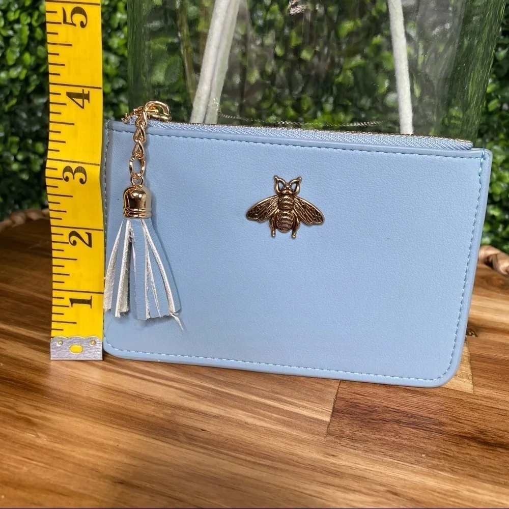 Queen bee‎ 🐝 light blue